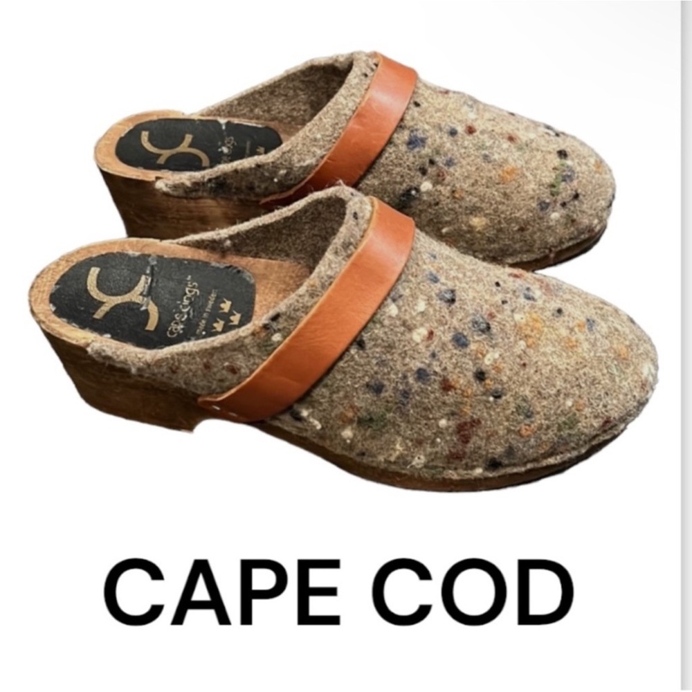 Authentic Cape Clogs designer slip on mules clogs sz 9